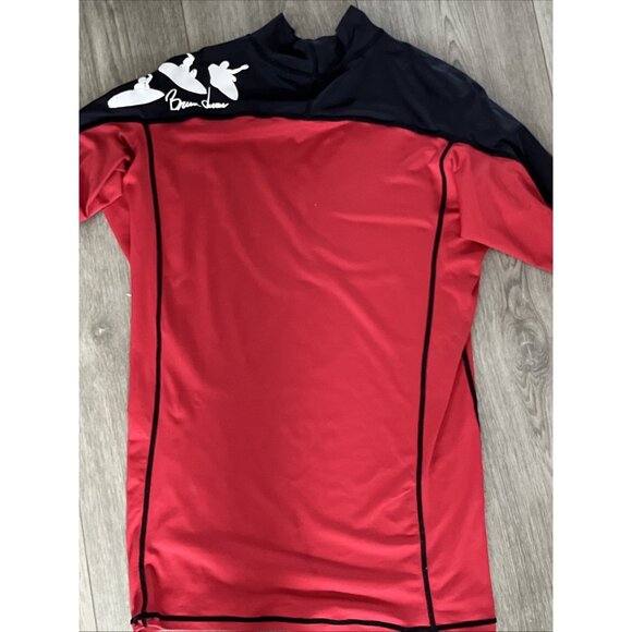 Volcom Men's Rashguard Shirt Size Large Red Black Surf Long Sleeves - Picture 4 of 5